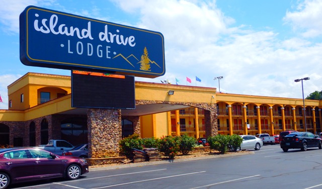 The Island Drive Lodge is centrally located to the many things to see and do in Pigeon Forge.