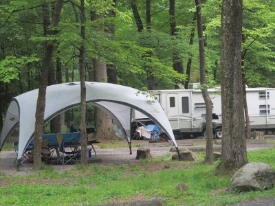 folks camping-in-smoky-mountains have fun