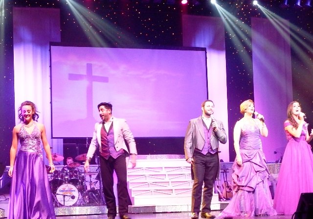 This Country Tonite gospel group praise the name of Jesus during the gospel segment.